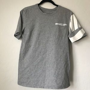 NIKE Men’s Medium Sleeve Logo T-Shirt